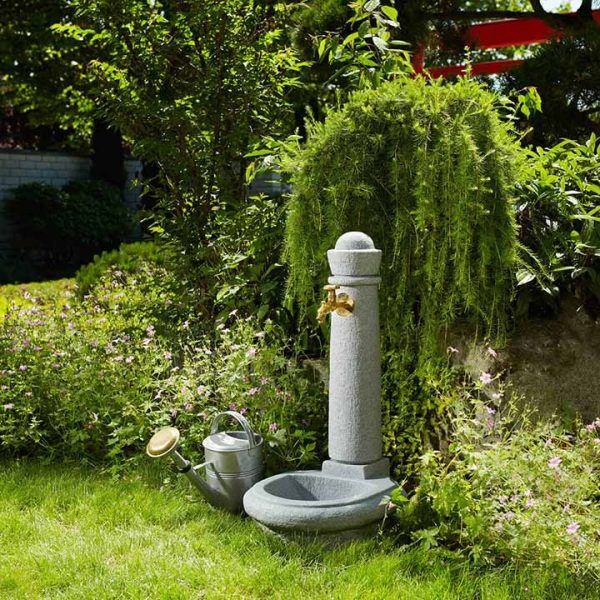 Fontana d'acqua con rubinetto in pietra naturale modello venezia grigio